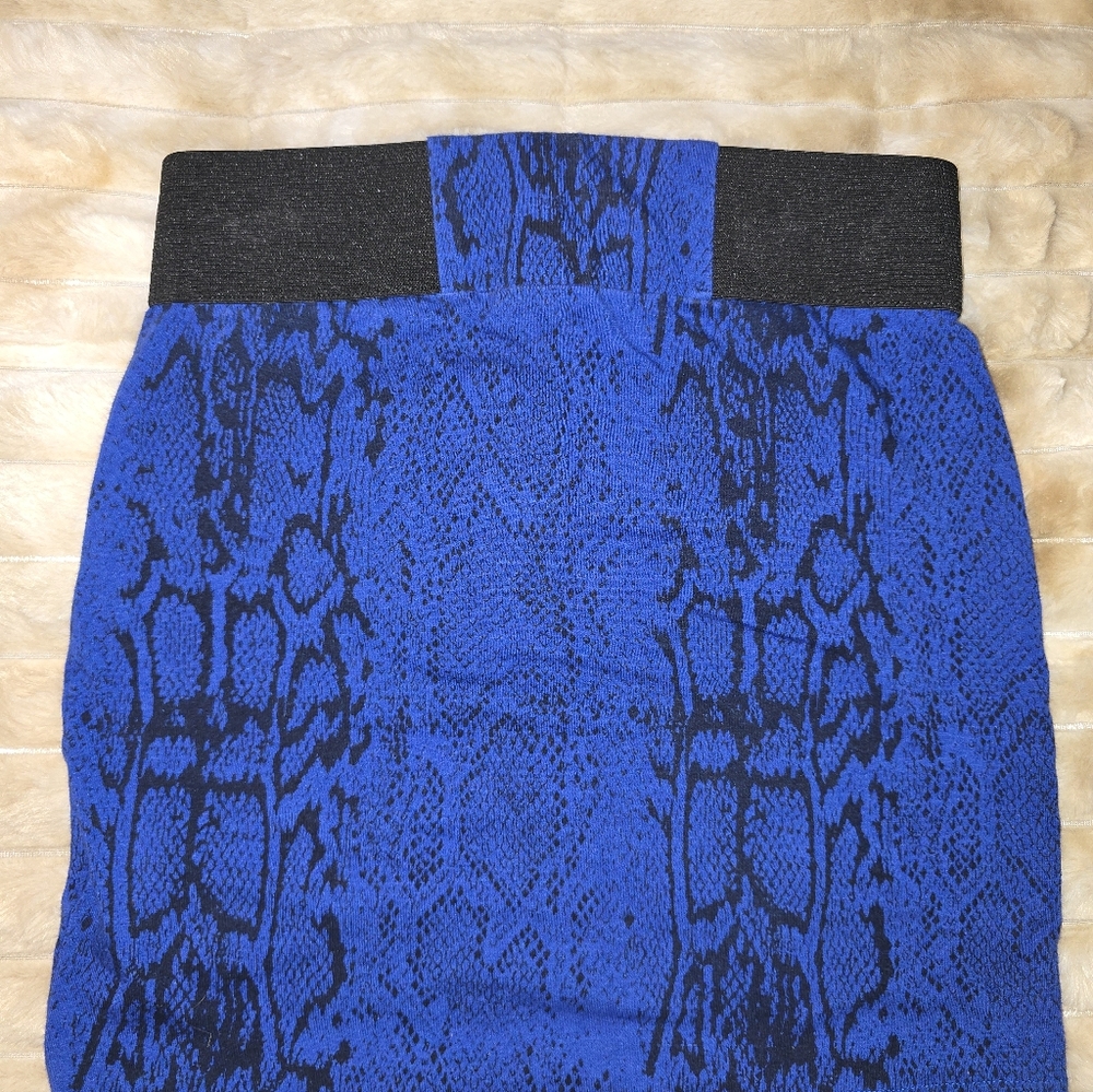 Guess Blue and Black Snake Print Pencil Skirt - Picture 3 of 4
